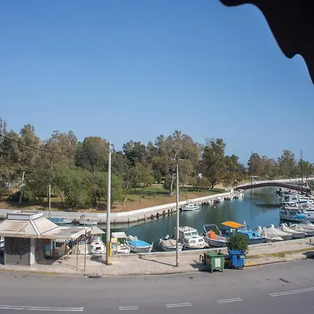 Nina'S Cozy Apartment In Mikrolimano Piraeus Exterior photo