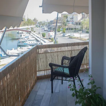 Nina'S Cozy Apartment In Mikrolimano Piraeus Exterior photo